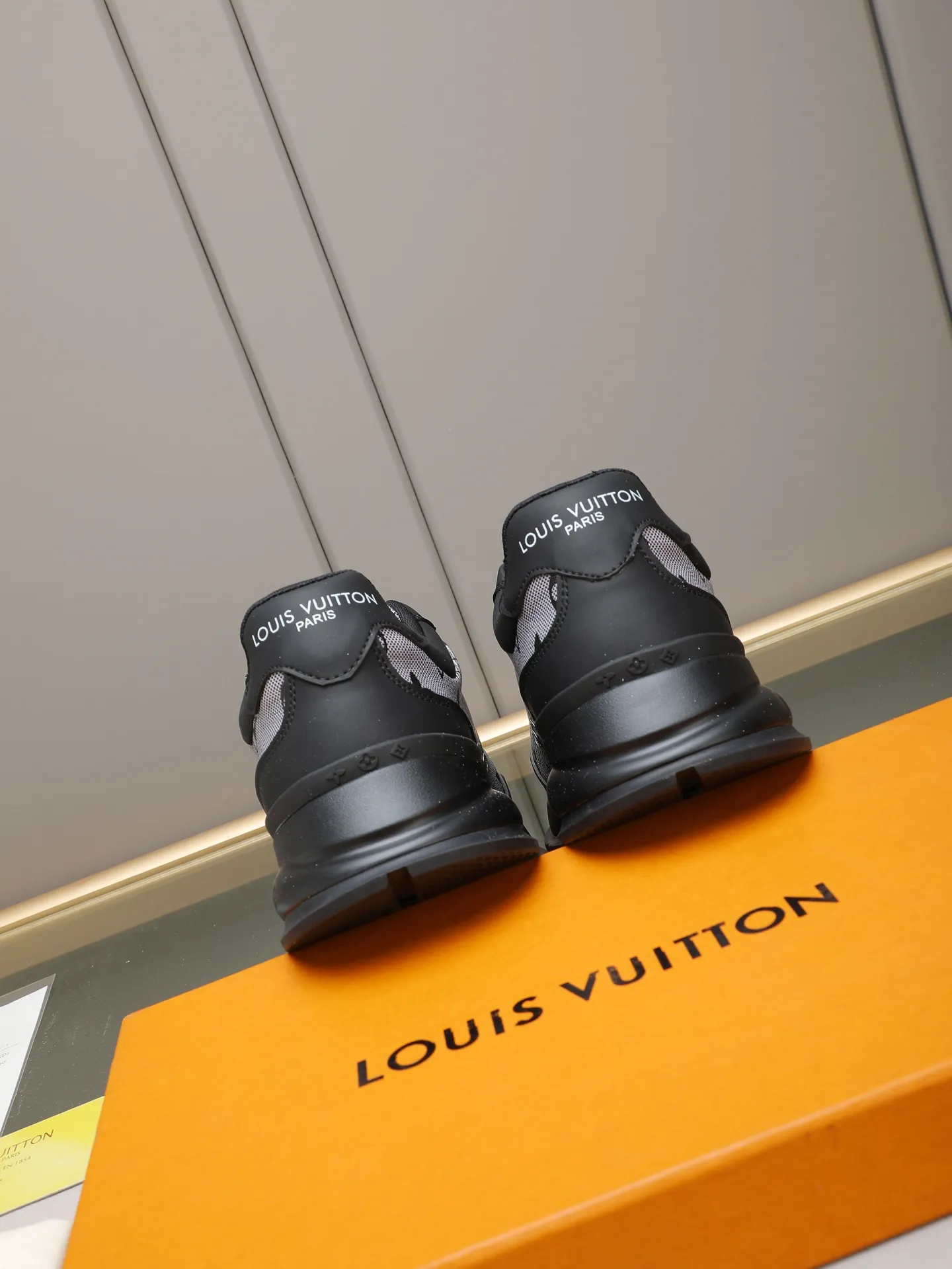Men's shoes 💰460 Brand: LOUIS VUITTON Louis Vuitton LV Size: 38 39 40 41 42 43 44 (45 customized) Fabric: original cowhide cowhide 🔸Inside of: mesh 🔺Sole: counter foam outsole